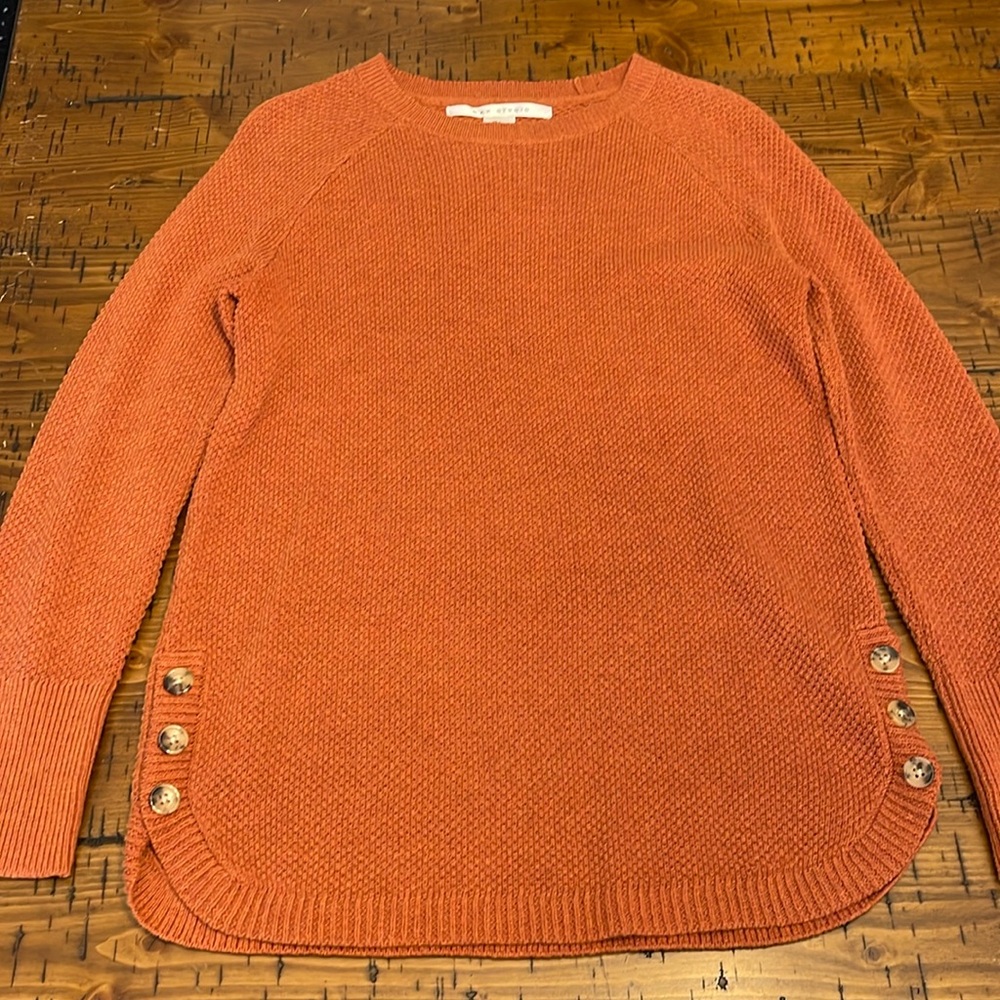 Women’s Max Studio Light Weight Sweater.